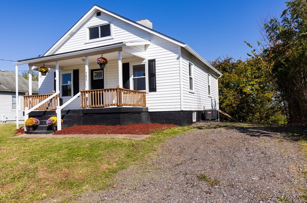 751 Cleveland Rd, Washington PA  15301-2514 exterior