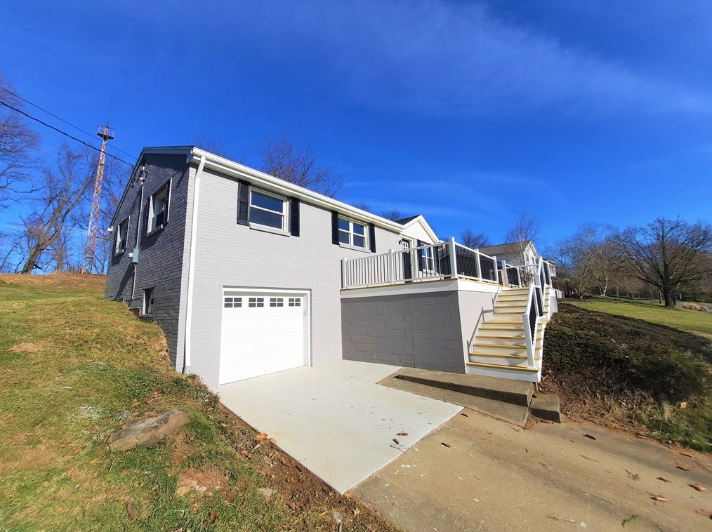 636 Morning Star Dr, Ellwood City PA  16117 exterior