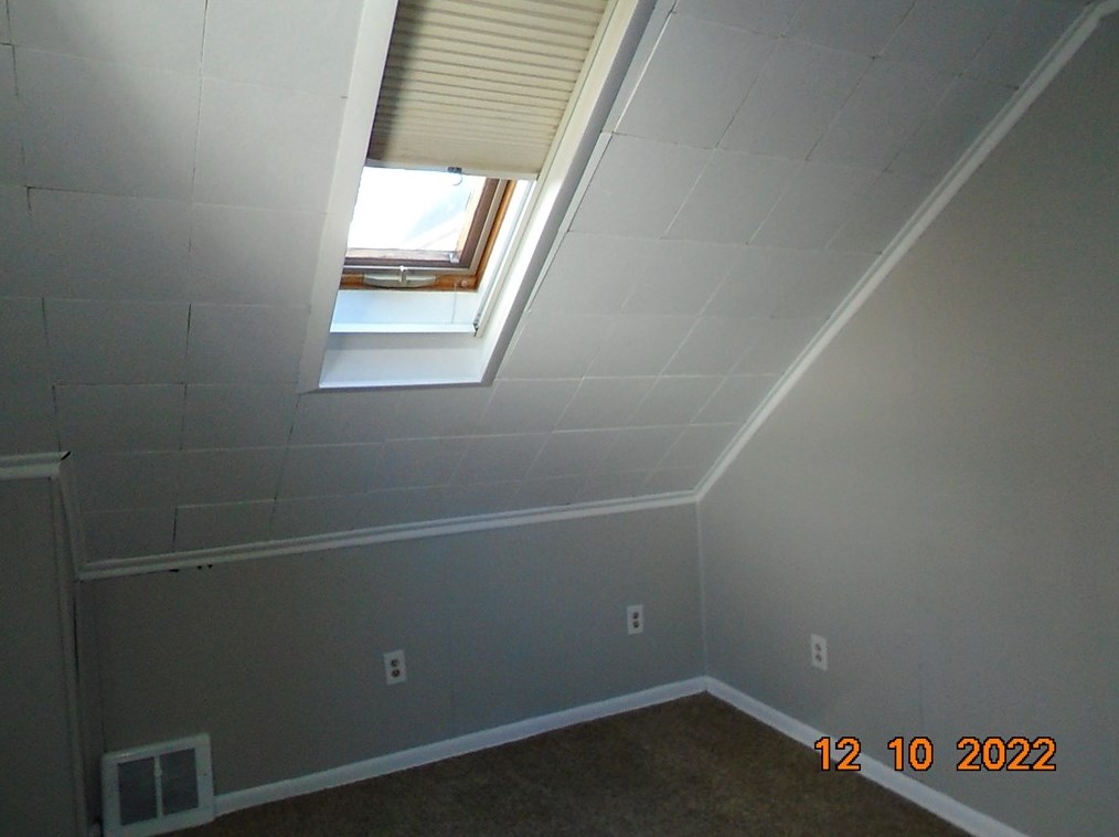 1405 Taylor Ave, New Kensington PA  15068-4155 exterior