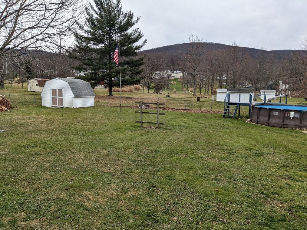 230 Woodstock Ave, Hopwood, PA 15445
