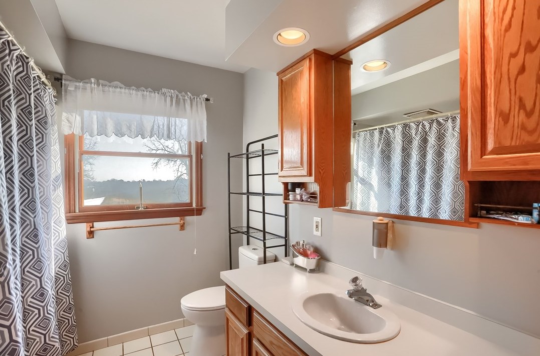 34 Coraopolis Rd, Moon Twp PA  15108-3702 exterior