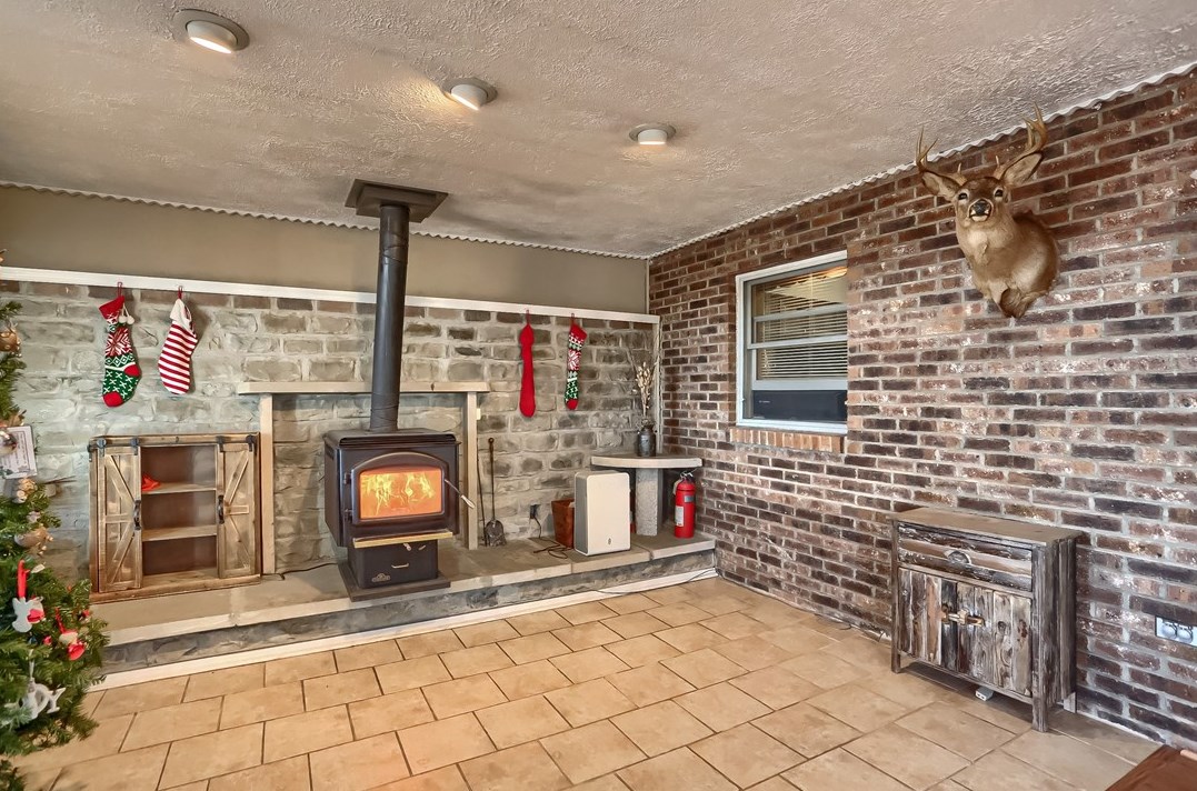 34 Coraopolis Rd, Moon Twp PA  15108-3702 exterior