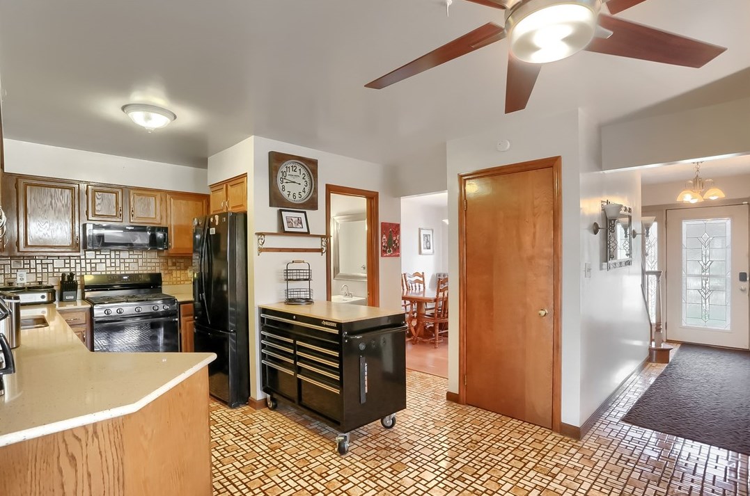 34 Coraopolis Rd, Moon Twp PA  15108-3702 exterior