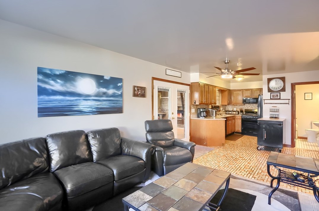 34 Coraopolis Rd, Moon Twp PA  15108-3702 exterior