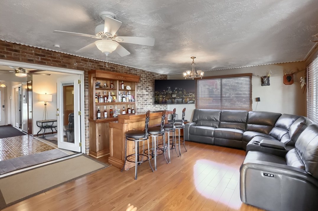 34 Coraopolis Rd, Moon Twp PA  15108-3702 exterior