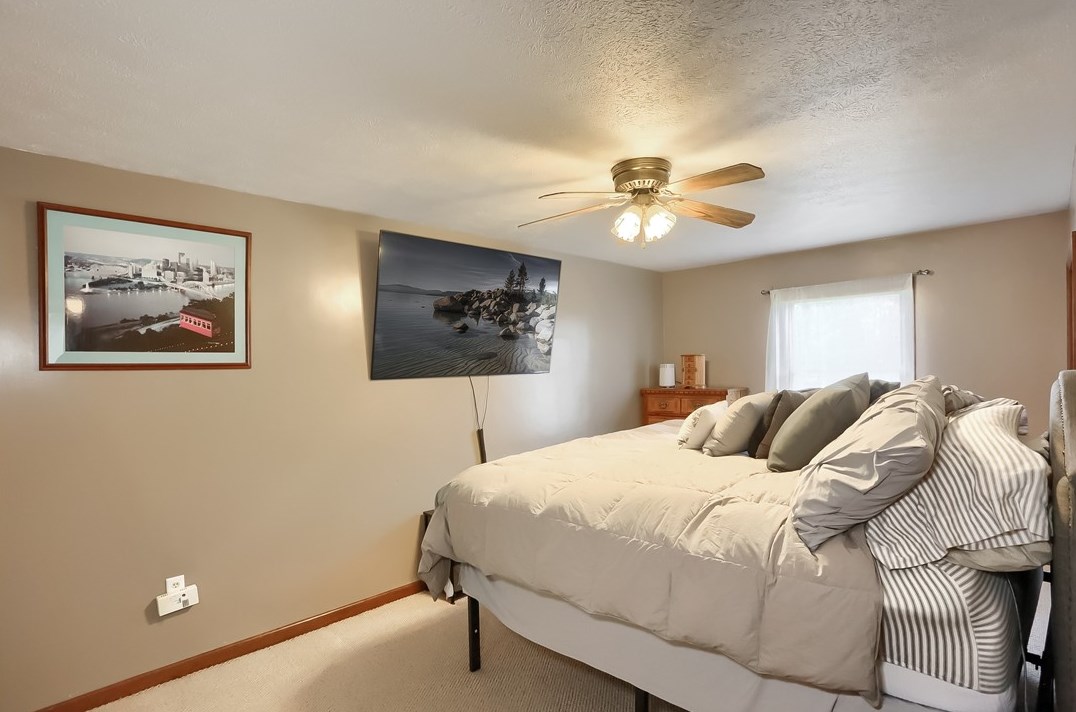 34 Coraopolis Rd, Moon Twp PA  15108-3702 exterior