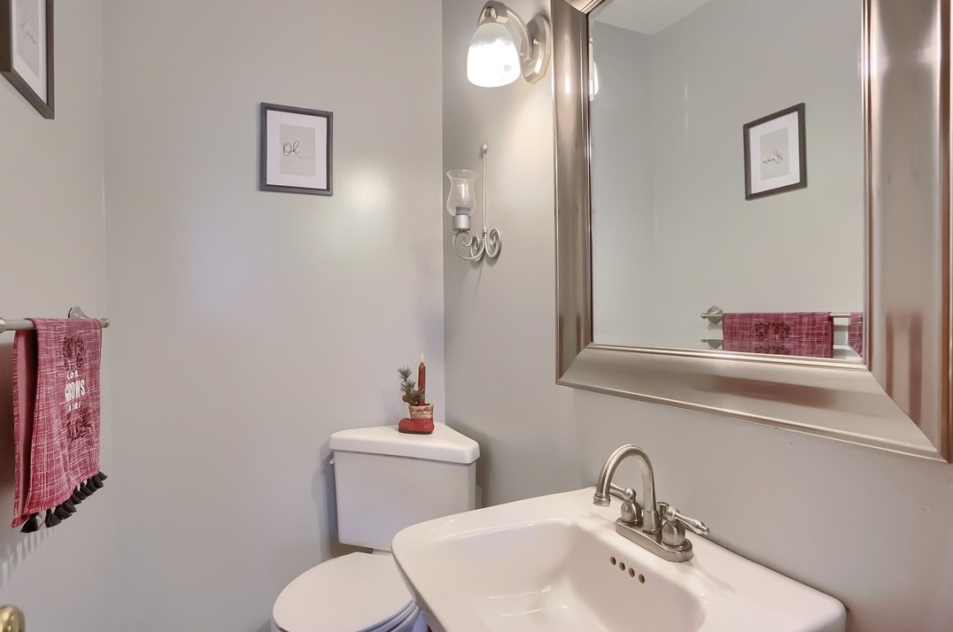 34 Coraopolis Rd, Moon Twp PA  15108-3702 exterior