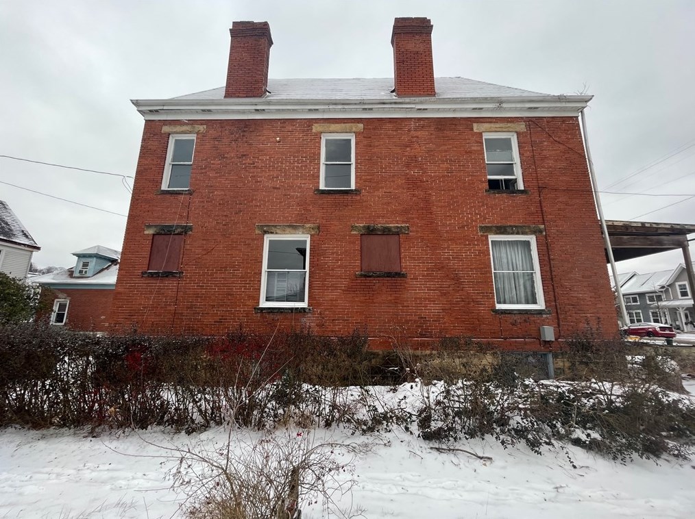 701 Mckean St, Kittanning PA  16201-1254 exterior