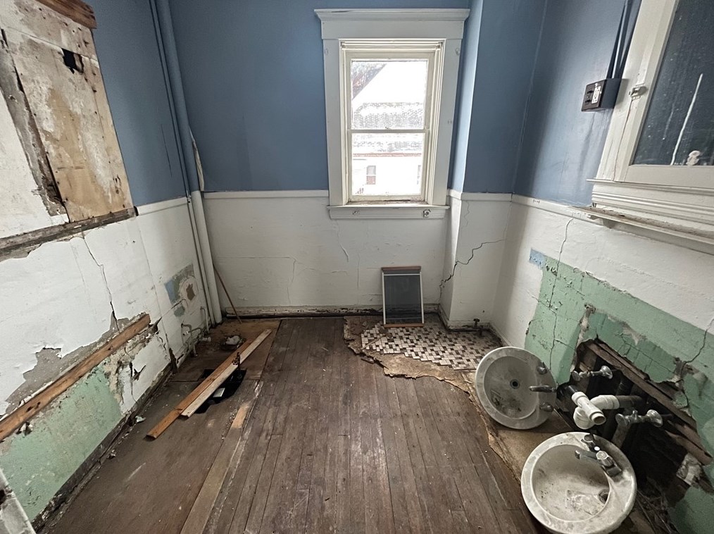 701 Mckean St, Kittanning PA  16201-1254 exterior