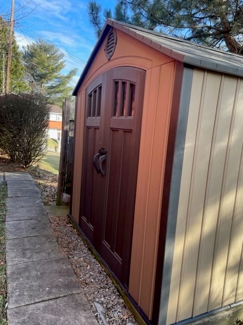 115 General Braddock Dr, Rankin PA  15104-2703 exterior