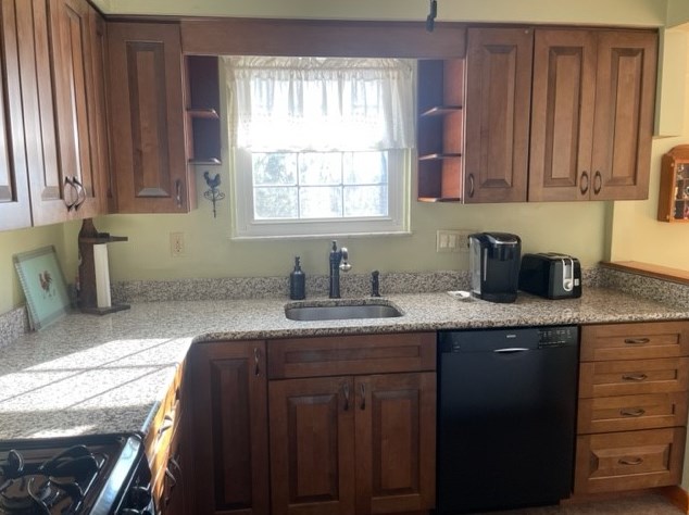 115 General Braddock Dr, Rankin PA  15104-2703 exterior