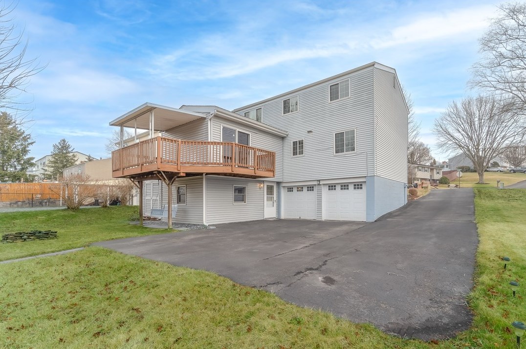 208 Wheatfield Dr, Greensburg PA  15601-4739 exterior