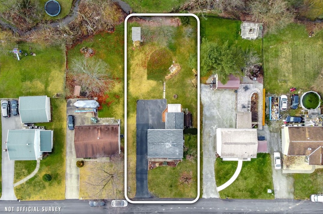 208 Wheatfield Dr, Greensburg PA  15601-4739 exterior