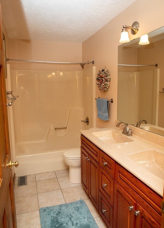 333 Rocky Ridge Rd, Bethel Park PA  15102-2231 exterior