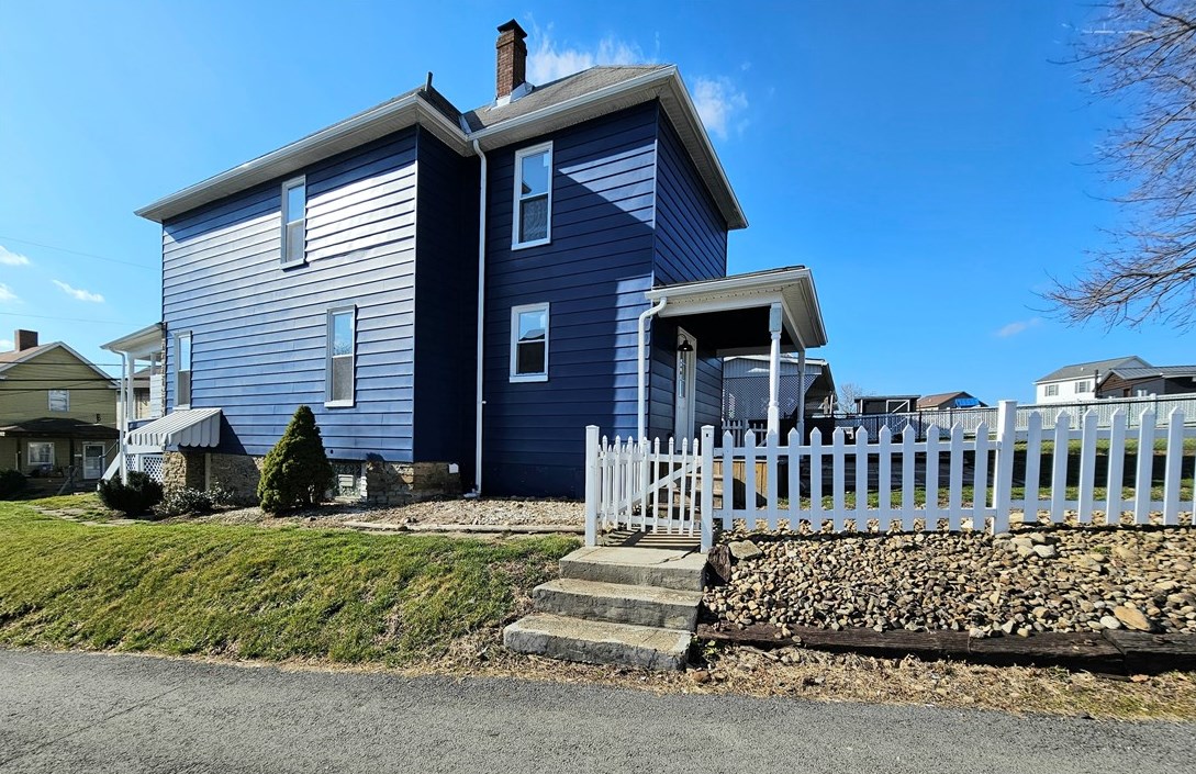 1250 Allison Ave, Washington PA  15301-2049 exterior
