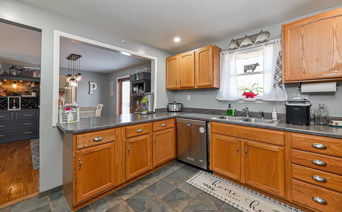 400 Circle Dr, Ellwood City PA  16117-2904 exterior