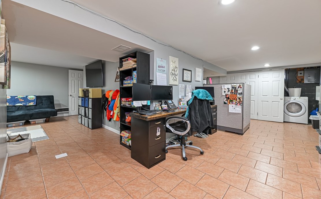 400 Circle Dr, Ellwood City PA  16117-2904 exterior