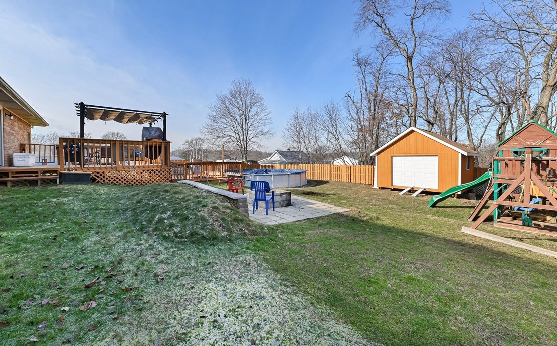 400 Circle Dr, Ellwood City PA  16117-2904 exterior