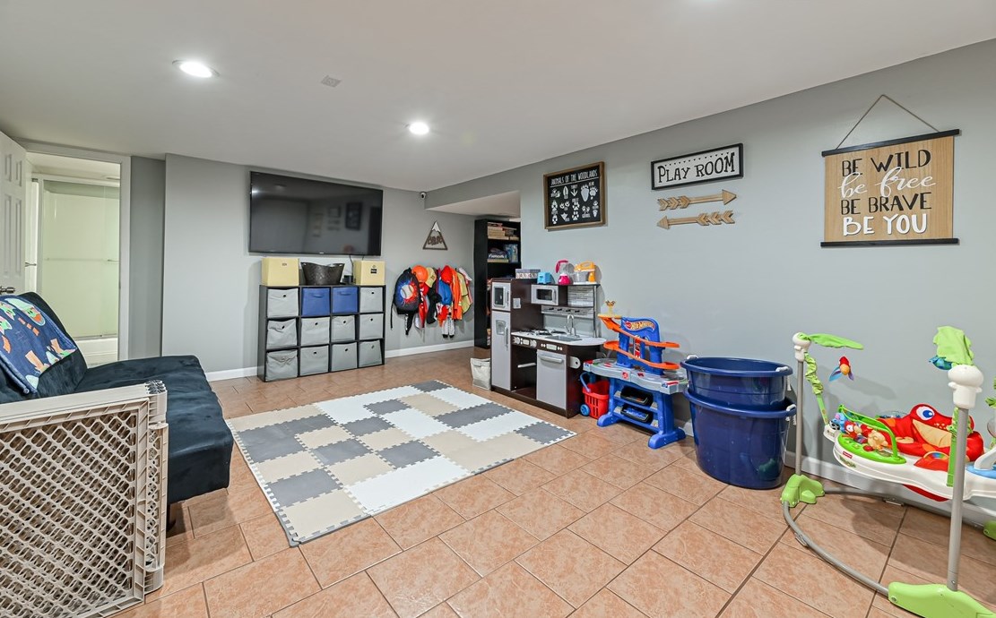 400 Circle Dr, Ellwood City PA  16117-2904 exterior