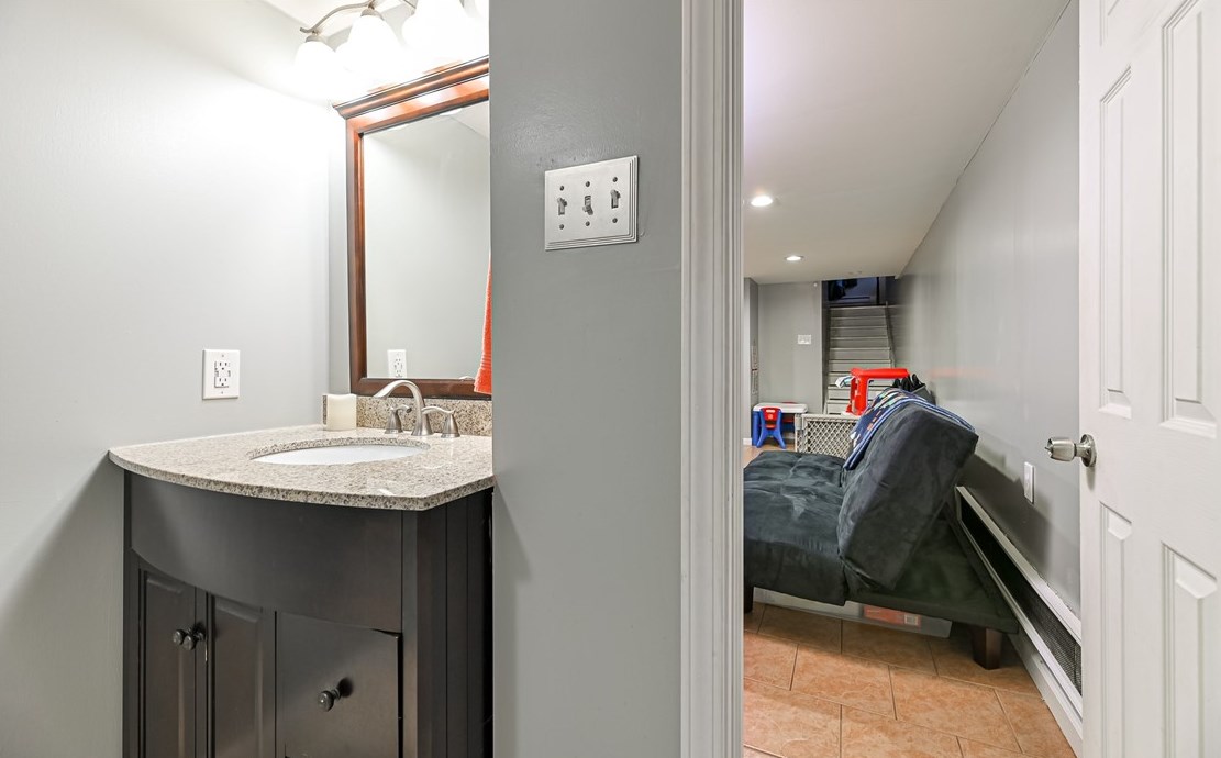 400 Circle Dr, Ellwood City PA  16117-2904 exterior
