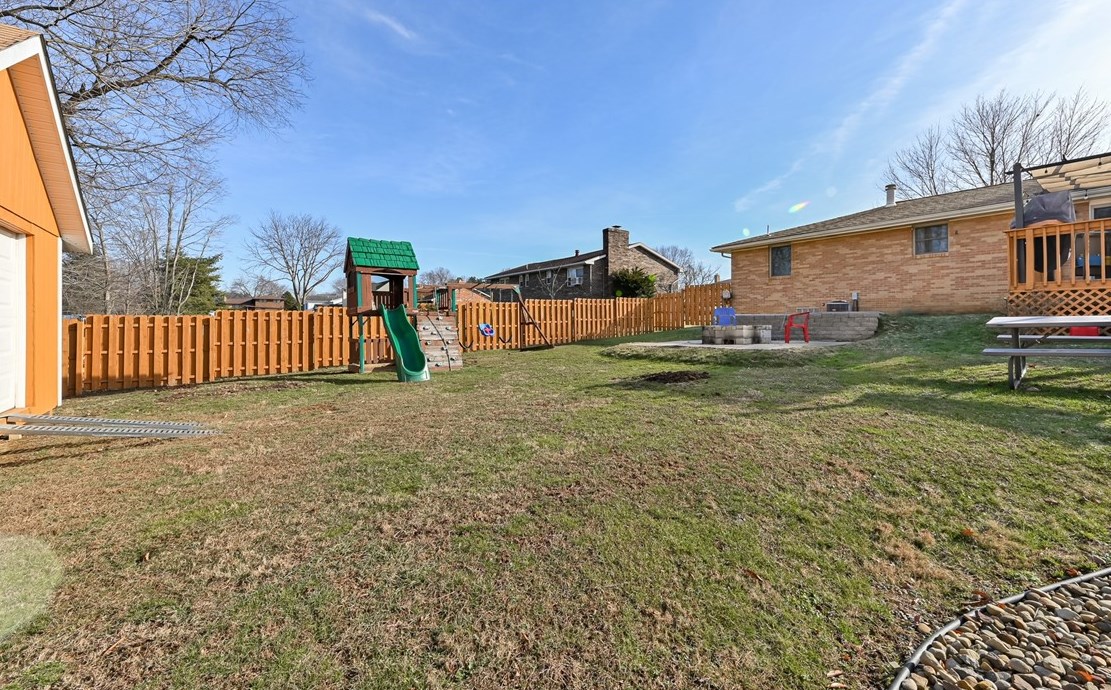 400 Circle Dr, Ellwood City PA  16117-2904 exterior