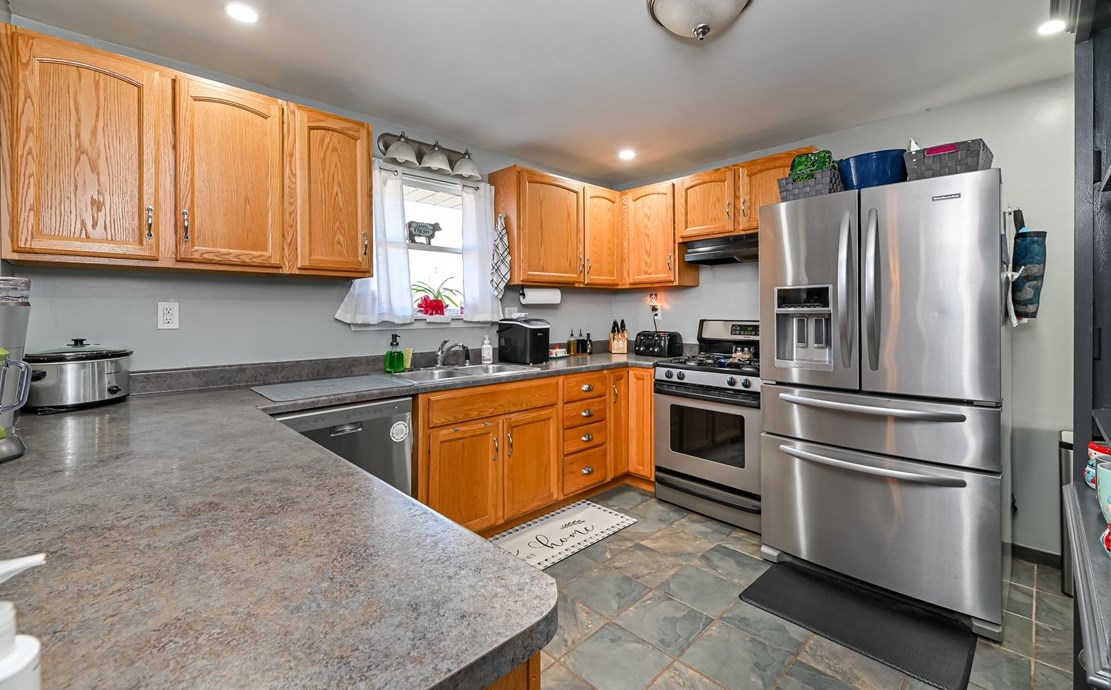 400 Circle Dr, Ellwood City PA  16117-2904 exterior