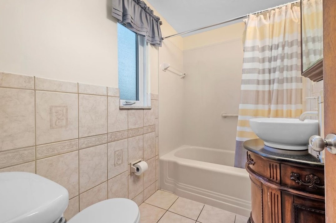 110 Logan Rd, Bethel Park PA  15102-1241 exterior