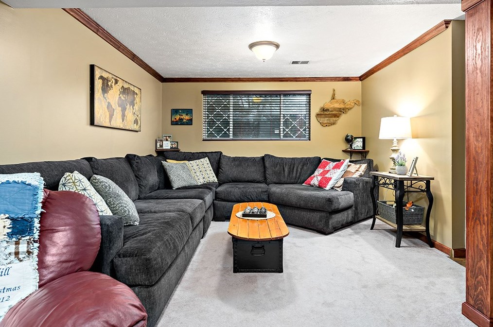 1380 Beau St, Washington PA  15301-9509 exterior