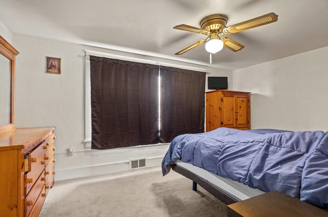 713 Old Zelienople Rd, Ellwood City PA  16117-4149 exterior