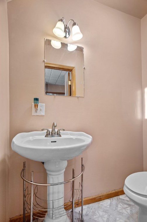 713 Old Zelienople Rd, Ellwood City PA  16117-4149 exterior