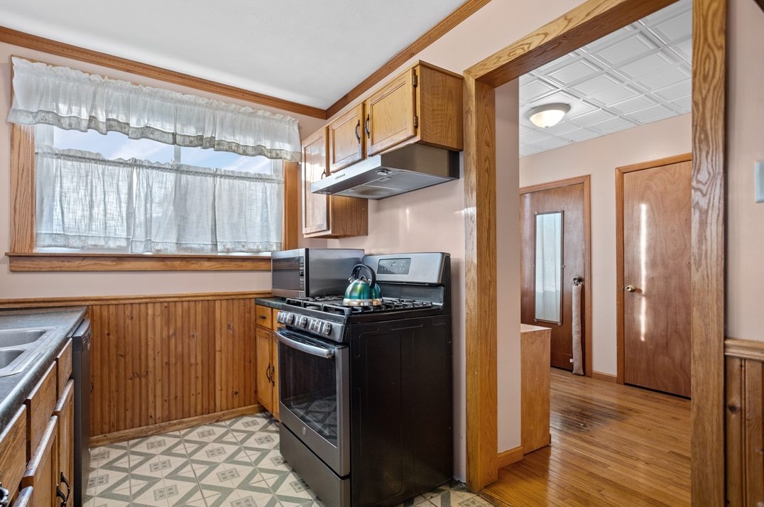 713 Old Zelienople Rd, Ellwood City PA  16117-4149 exterior