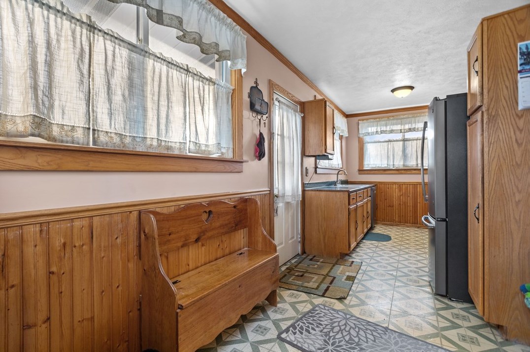 713 Old Zelienople Rd, Ellwood City PA  16117-4149 exterior