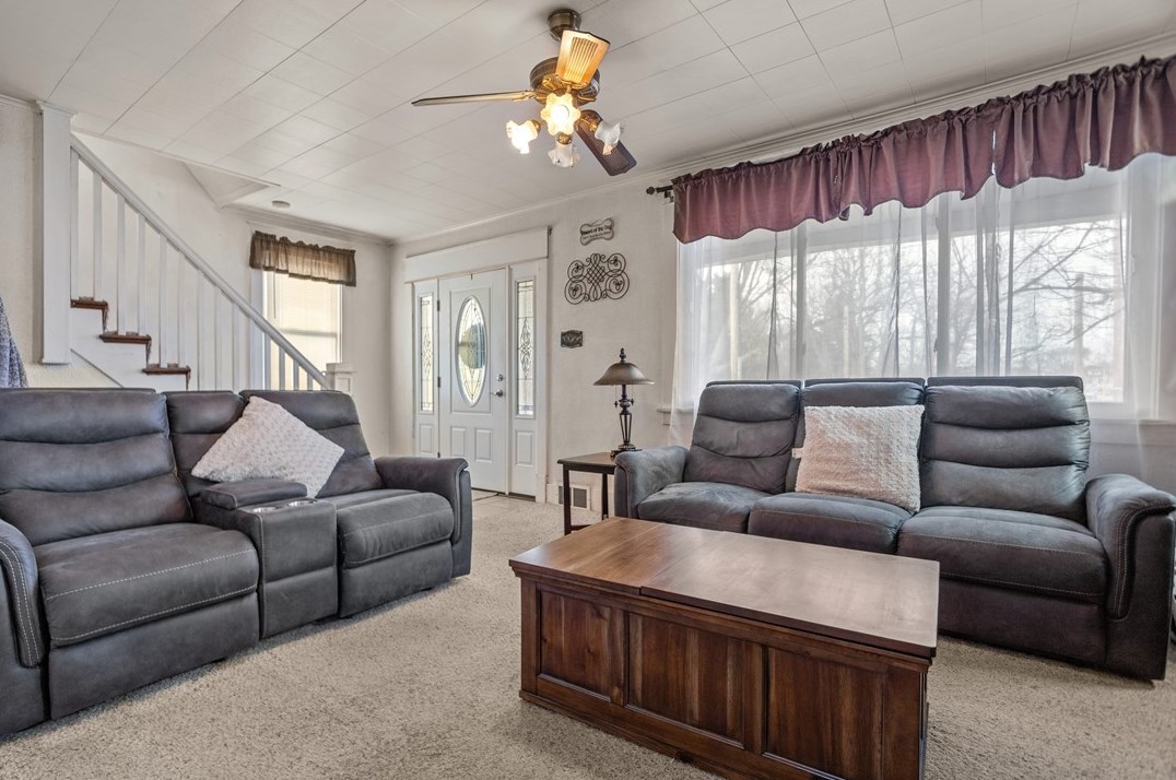 713 Old Zelienople Rd, Ellwood City PA  16117-4149 exterior