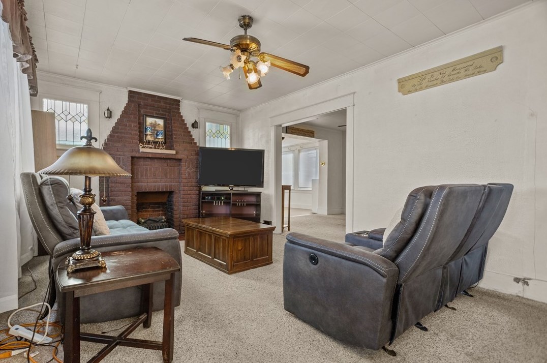 713 Old Zelienople Rd, Ellwood City PA  16117-4149 exterior