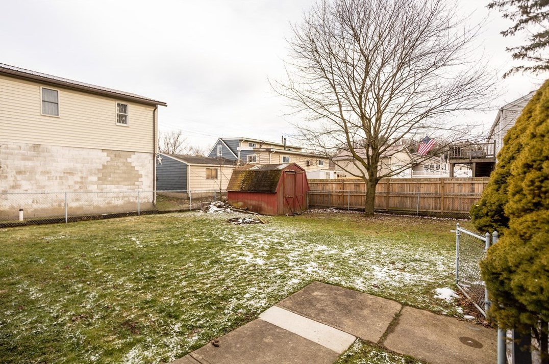 713 Old Zelienople Rd, Ellwood City PA  16117-4149 exterior