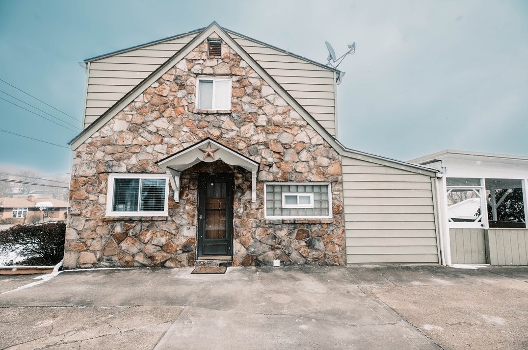 246 Oak St, Indiana PA  15701-2038 exterior