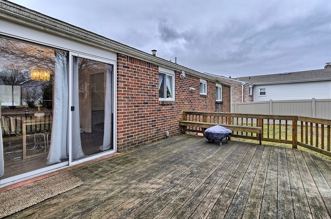 551 Newport Dr, Greensburg PA  15601-6055 exterior
