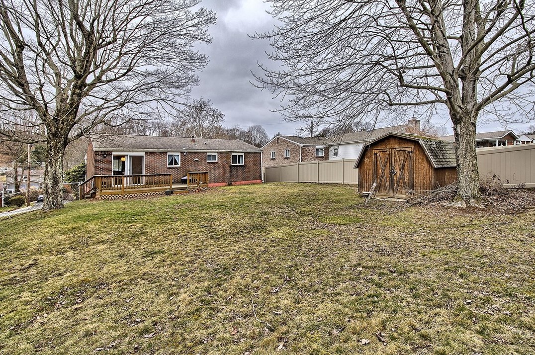551 Newport Dr, Greensburg PA  15601-6055 exterior