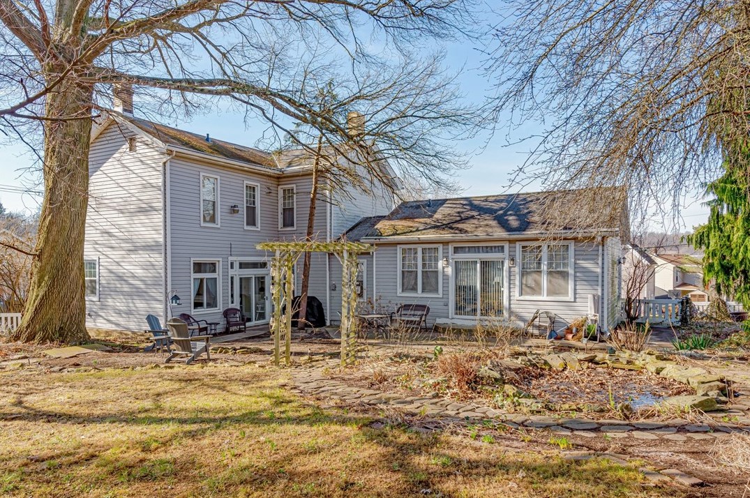 639 Walnut St, North Huntingdon PA  15642-3533 exterior