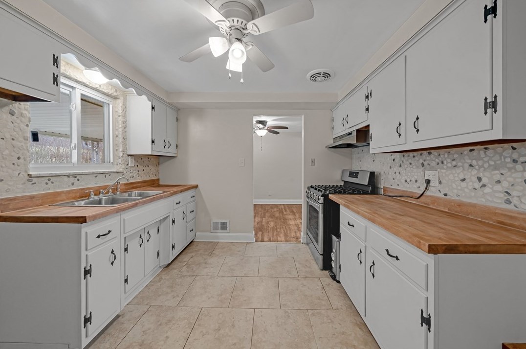 402 Old Haymaker Rd, Monroeville PA  15146-1357 exterior