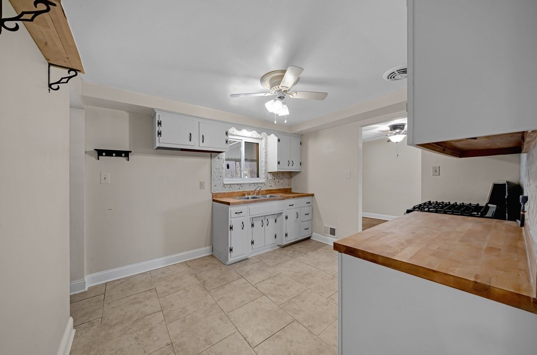 402 Old Haymaker Rd, Monroeville PA  15146-1357 exterior