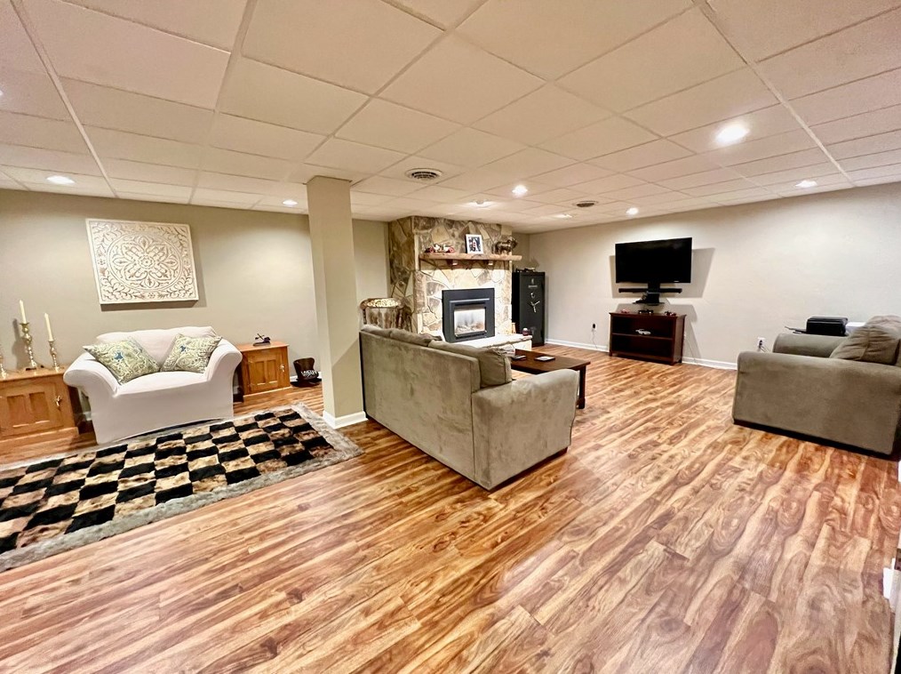 4003 Forest Glen Dr, Greensburg PA  15601-9068 exterior