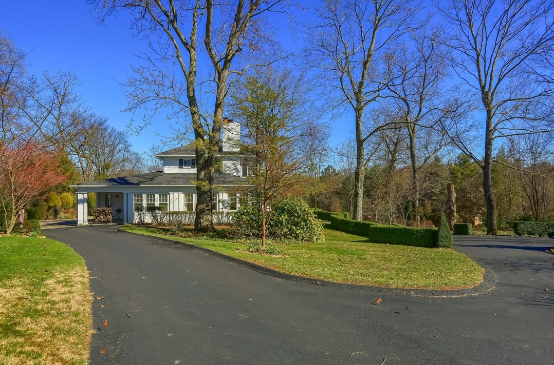 1709 Beaver Grade Rd, Moon Twp PA 15108-3103 exterior