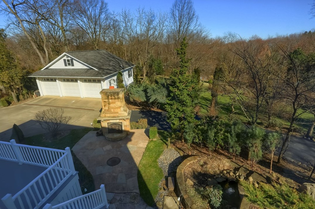 1709 Beaver Grade Rd, Moon Twp PA 15108-3103 exterior