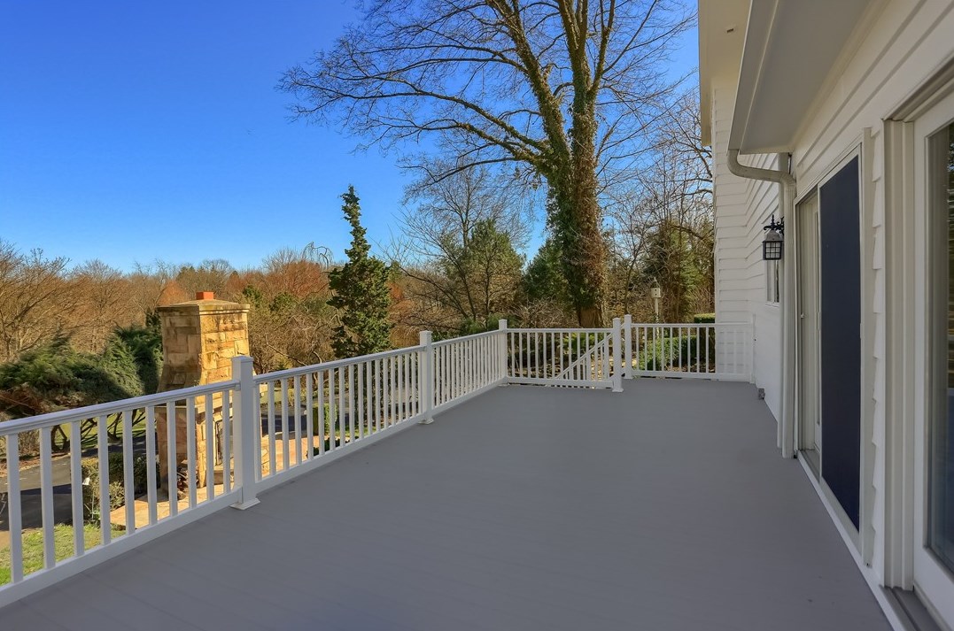 1709 Beaver Grade Rd, Moon Twp PA 15108-3103 exterior