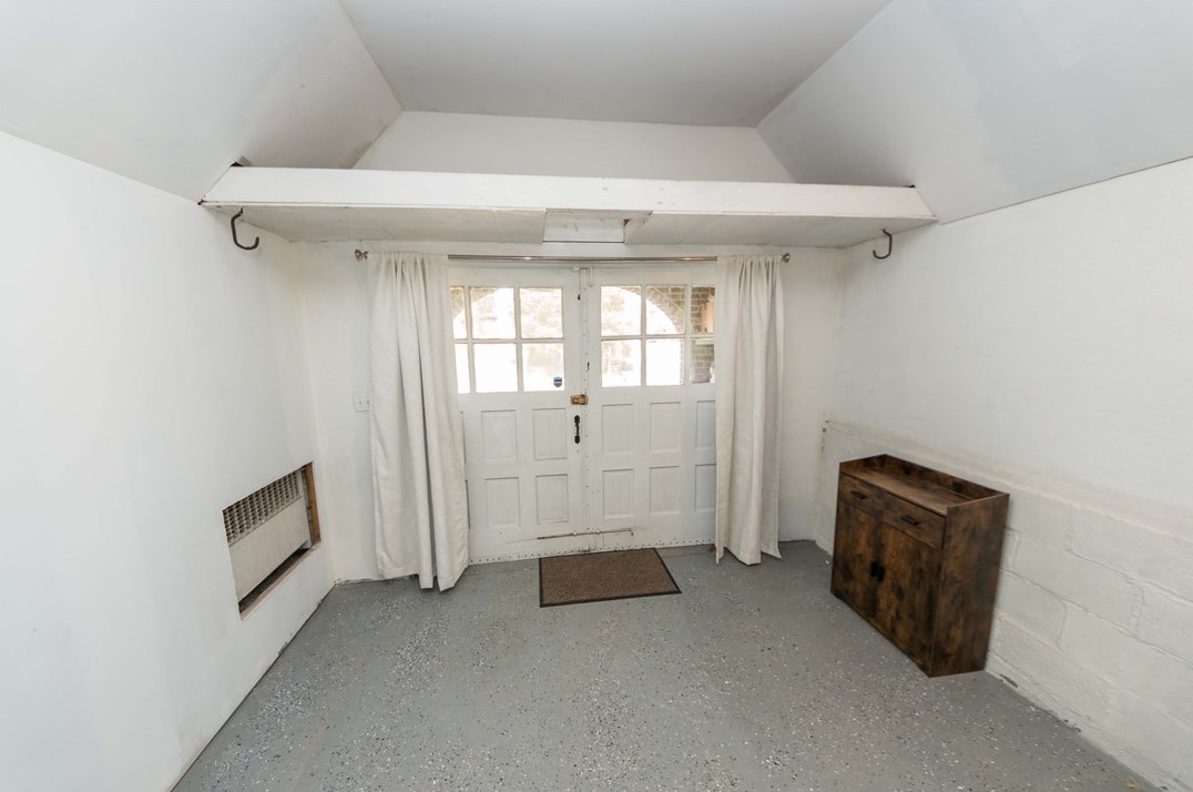 2551 Park Rd, Bethel Park PA  15102-3647 exterior