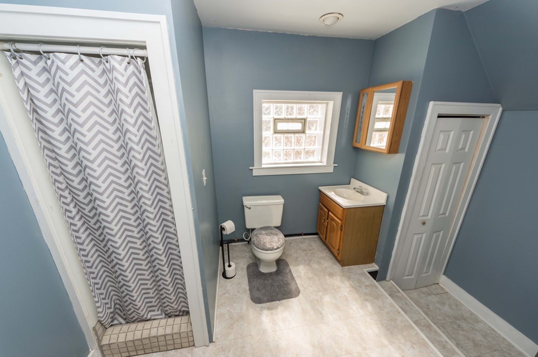 2551 Park Rd, Bethel Park PA  15102-3647 exterior