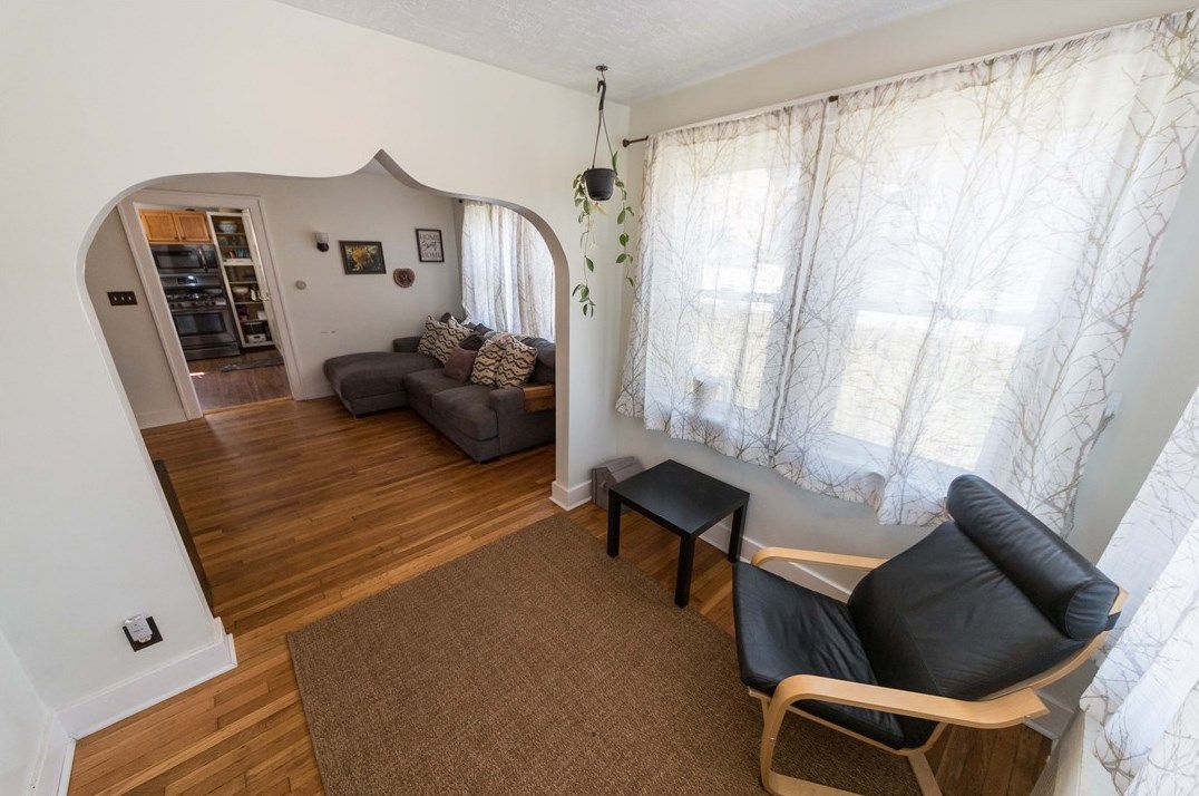 2551 Park Rd, Bethel Park PA  15102-3647 exterior