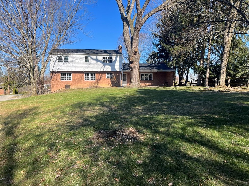 2389 Flagstaff Dr, Export PA  15632-8801 exterior