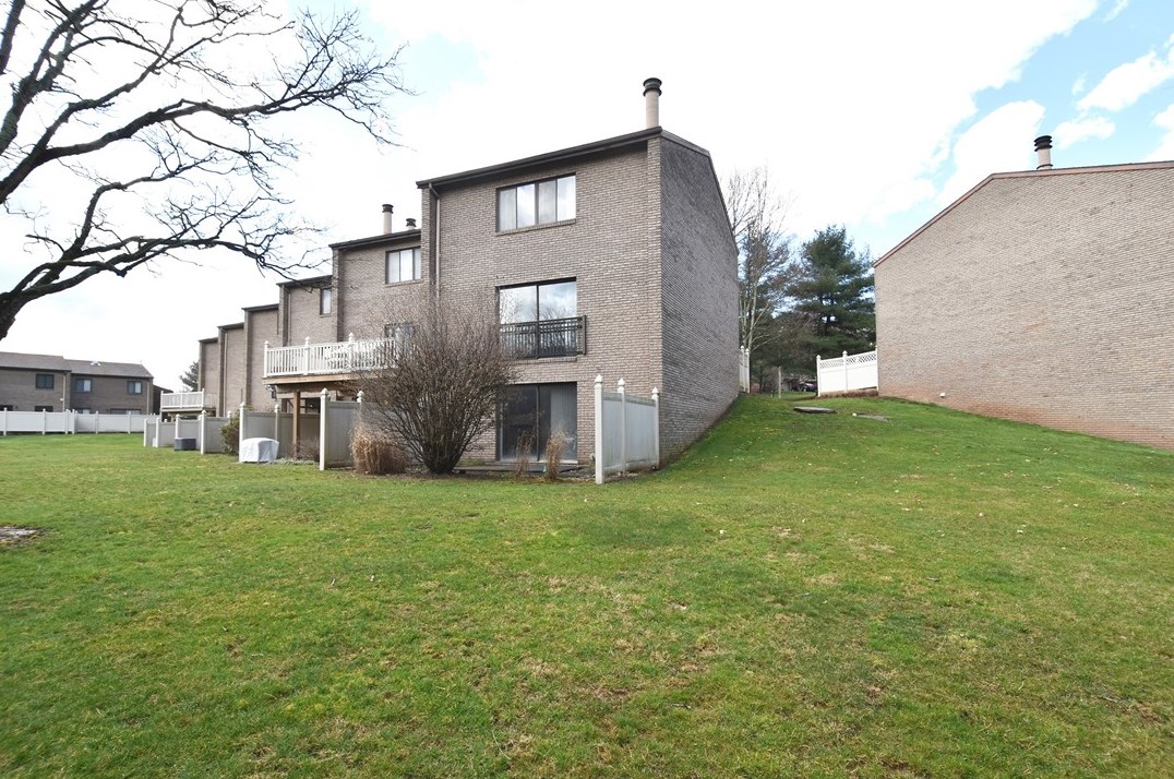 110 Williamsburg Ln, Export PA  15632-1526 exterior